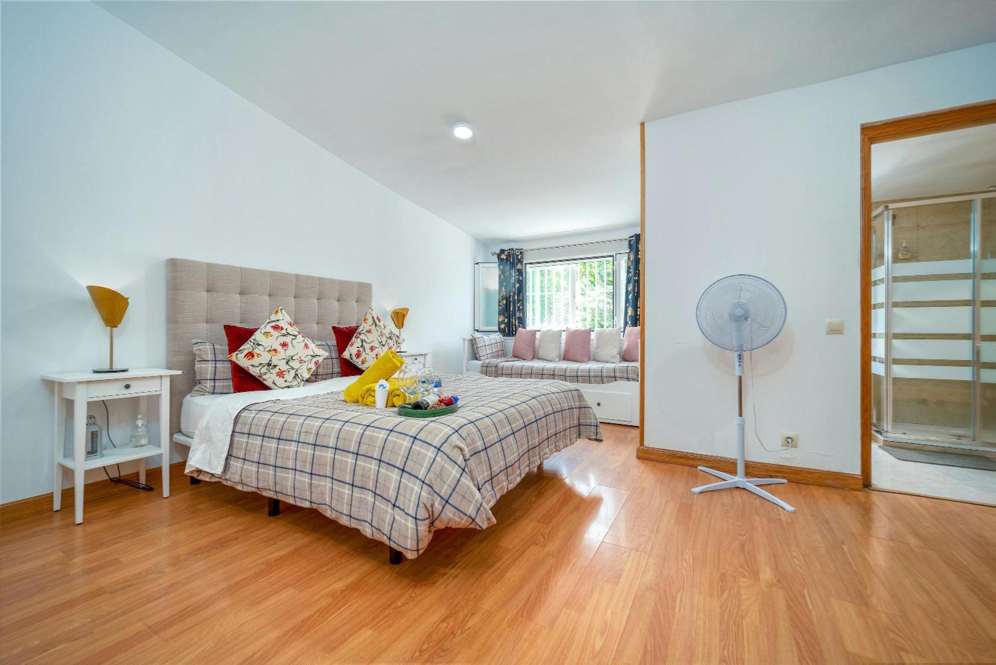 Hotel Ivy Plaza New Delhi Luaran gambar